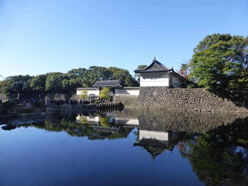 Tokyo: Imperial Palace East Gardens Walking Tour - Timing and value: why $19 works here