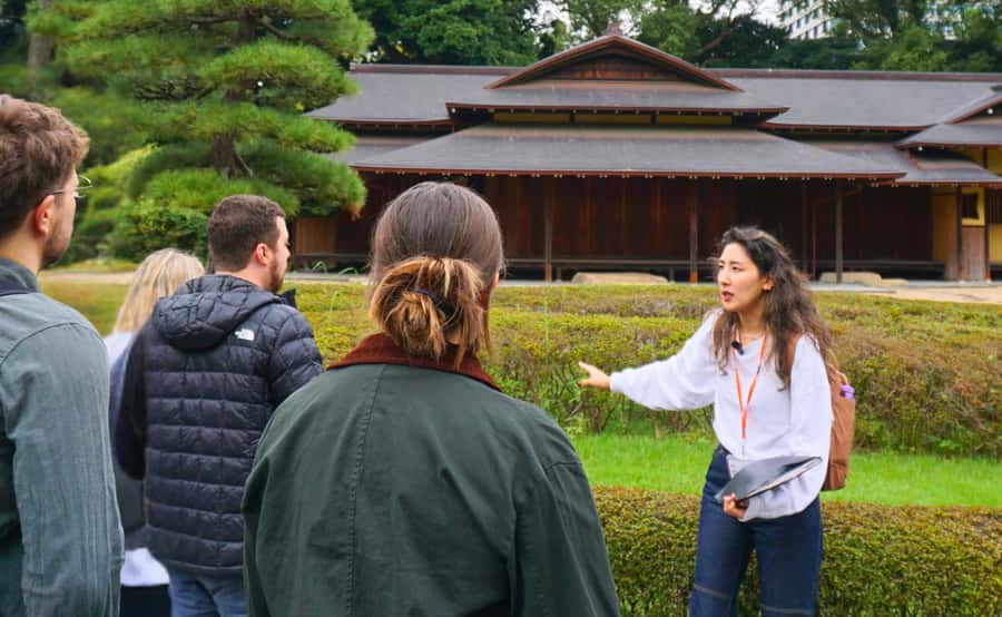 Tokyo: Imperial Palace, the history of Japan (ENGLISH GUIDE) - Meeting at Wadakuramon Fountain Park and finding your guide