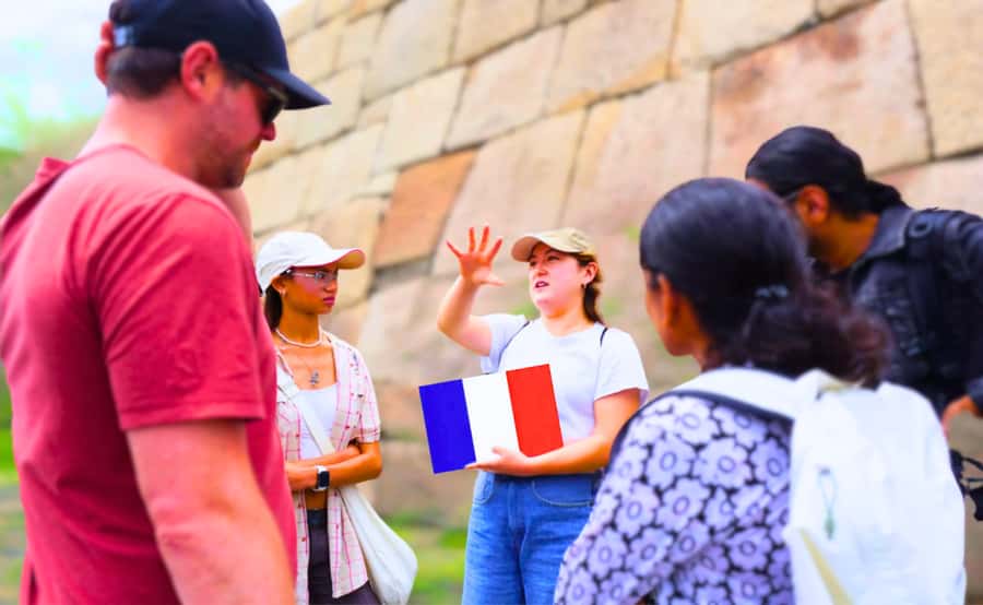 Tokyo: Imperial Palace, the history of Japan (ENGLISH GUIDE) - Eastern Gardens: koi, calm paths, and guide-led photo spots