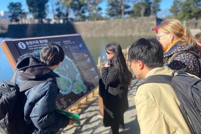 Tokyo Imperial Palace with Kagurazaka Alley Tour - Small-group tour style: what the best guides do with 8 people