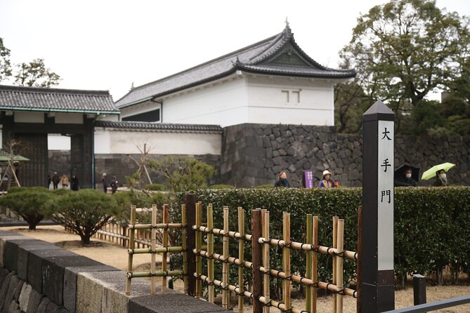 Tokyo's Imperial Palace & Nihonbashi Tour - Edo Castle history meets real Tokugawa leftovers