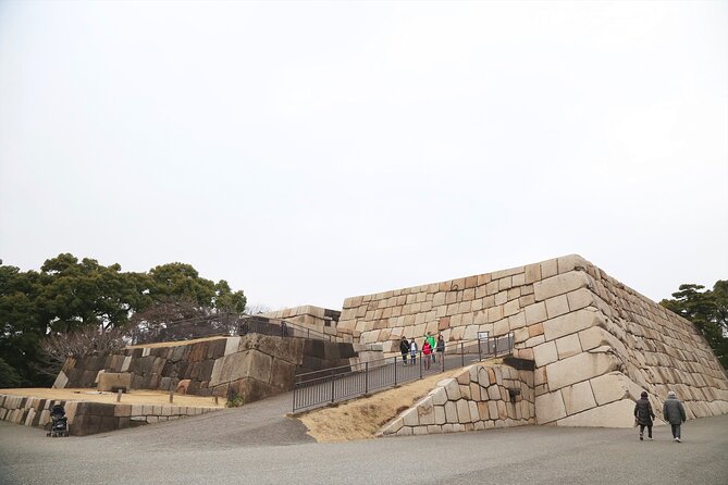 Tokyo's Imperial Palace & Nihonbashi Tour - Ozu Washi paper-making: the hands-on moment