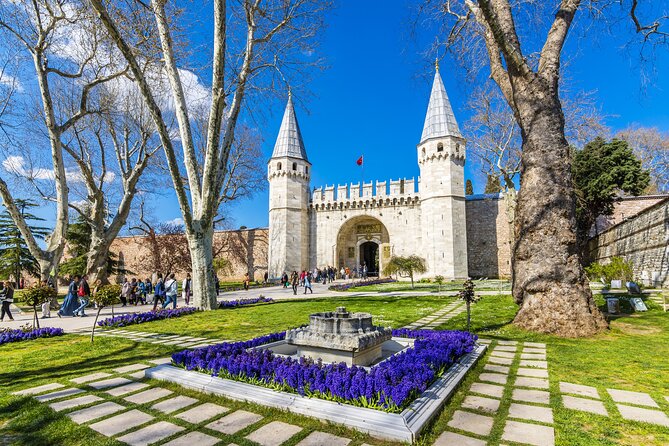 Topkapi Palace and Harem Guided tour with Skip-the-Line Tickets - Entering Topkapi Palace: Ottoman Power in Plain Sight