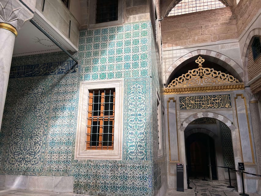 Topkapi Palace and Harem Skip-the-Line-Tickets & Audio Guide - Topkapi Museum vs. The Harem: Two Very Different Moods