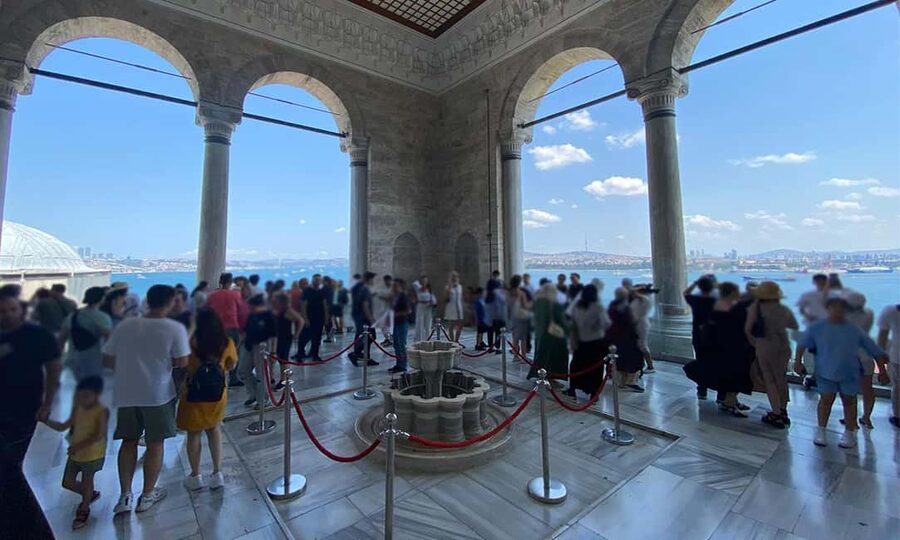 Topkapi Palace + Basilica Cistern Tickets & Audio Guide - Topkapi Palace & Harem: The Host Rule That Changes Your Freedom