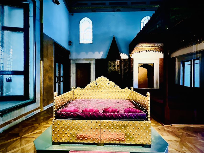 Topkapi Palace&Harem-Guided Tour-Skip lines- All tickets inc - Education Courtyard: Training the Future Heads of the Empire