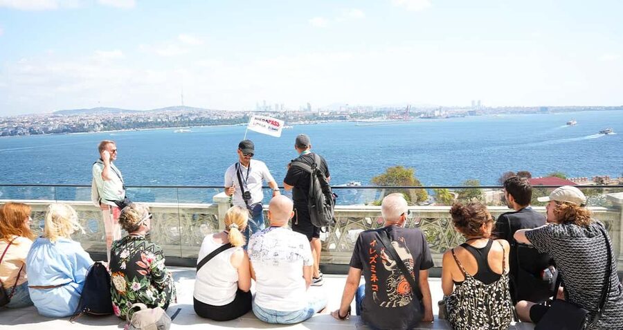 Topkapi Palace & Harem Tour + Bosphorus & Golden Horn Cruise - Unlimited time and a smartphone audio guide: your second act inside