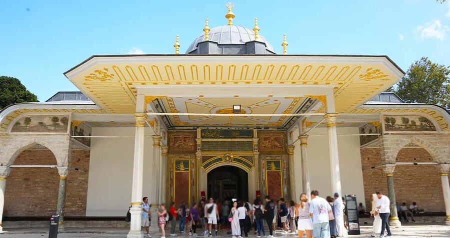 Topkapi Palace & Harem Tour + Bosphorus & Golden Horn Cruise - Cruise narration vs. guide presence: what to expect on the boat
