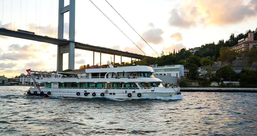 Topkapi Palace & Harem Tour + Bosphorus & Golden Horn Cruise - Starting at Chimney Bistro: the part that can make or break your morning