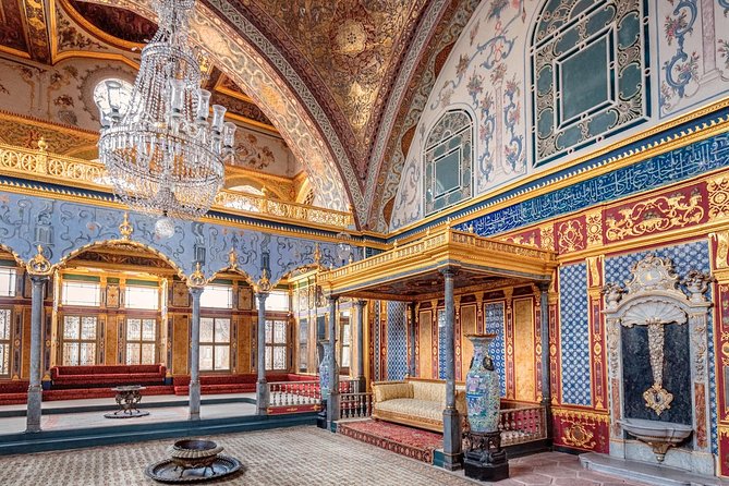 Topkapi Palace Skip-The-Line Entry with Guided Tour - Logistics that can make or break your day