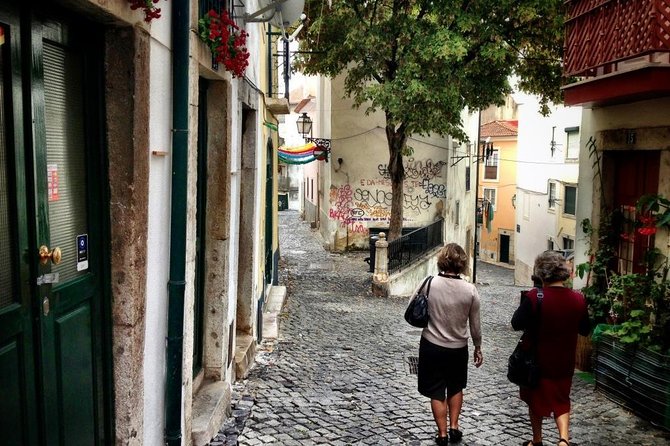 Tour del Castillo y Alfama - Alfama’s quieter corners and why the route feels different