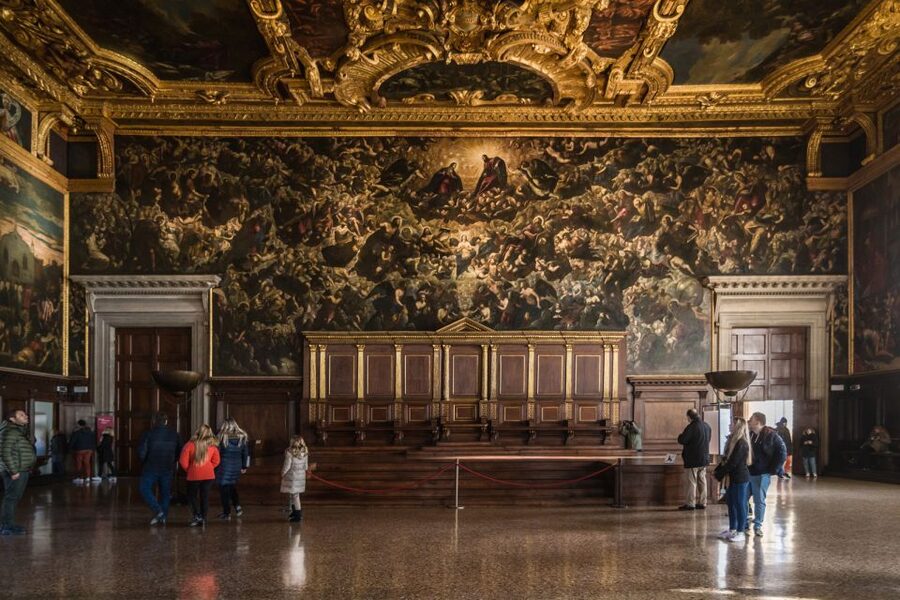Tour of Doge's Palace and Gondola Ride - 30-minute shared gondola ride on the Grand Canal: what you’ll see
