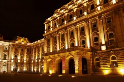True Crime Walking Tour in the Buda Castle district - Start at the Hungarian National Gallery: Getting Oriented Fast