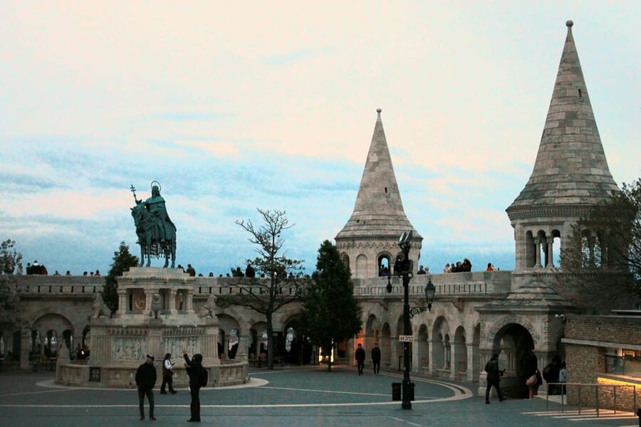 True Crime Walking Tour in the Buda Castle district - Fisherman’s Bastion Views to Clark Ádám tér: A Photo Stop with a Twist