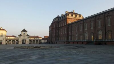 Turin: Palace of Venaria Guided Tour - Getting to Piazza della Repubblica (and not mixing it up with Turin)
