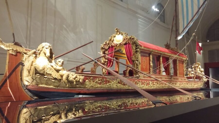 Turin: Palace of Venaria Guided Tour - Inside the palace: Baroque style explained in real space