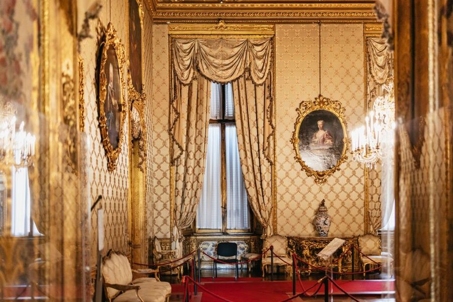 Turin: Royal Palace Entry Ticket and Guided Tour - Small group touring: the difference between seeing and understanding
