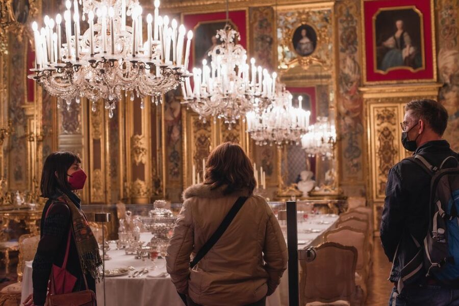 Turin: Savoy Royal Palace Small Group Guided Tour - Palace history up to 1946: how the story changes as you move through rooms