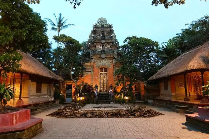Ubud City Tour I: Monkey Forest, Ubud Palace, Art Market, and Waterfall - Ubud Palace in 15 Minutes: A Quick Hit of Puri Saren
