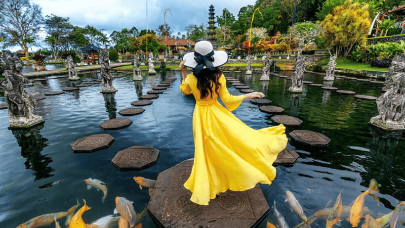 Ubud: Heaven Gate Lempuyang, Water Palace & Waterfall Tour - Getting there and back: private car, pickup zones, and real timing