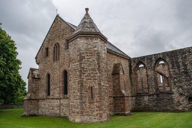Urquhart Castle, Culloden, Clava Cairns, Loch Ness - Loch Ness photo time: yes, you’re hunting for Nessie