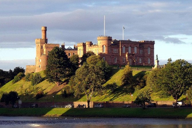Urquhart Castle, Culloden, Clava Cairns, Loch Ness - Drumnadrochit: the Nessie Centre and a quick village reset