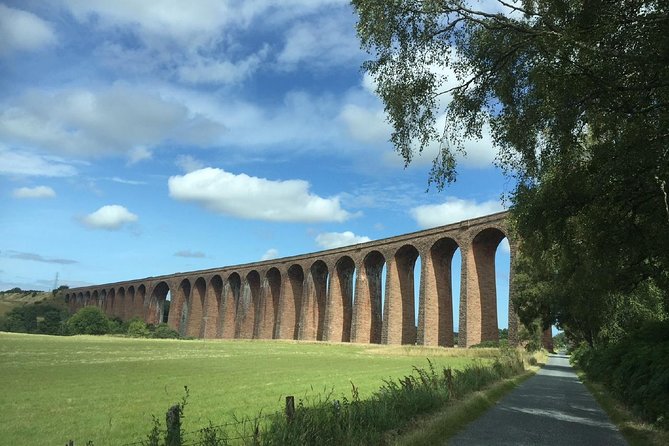 Urquhart Castle, Culloden, Clava Cairns, Loch Ness - Urquhart Castle ruins: the stop that usually steals the day