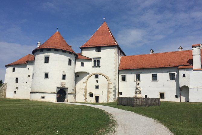 VarazdinTown & Trakoscan Castle, Small Guided Group from Zagreb - Price and Value: What You Get for About $132.75