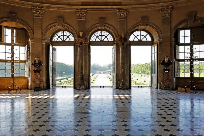 Vaux-le-Vicomte Castle Day Trip with Chateaubus Shuttle - Audio guide quality: how to get the most from English narration