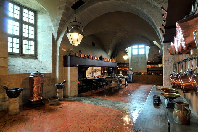 Vaux-le-Vicomte Castle Day Trip with Chateaubus Shuttle - Small group, big comfort: what max 25 means for your experience