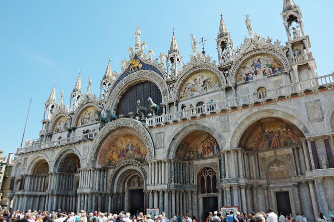 Venice 3,5 hrs tour: Doge's Palace, St Mark's and Hidden Gems - Doge’s Palace: the formal entrances, the staircase, and the story behind power