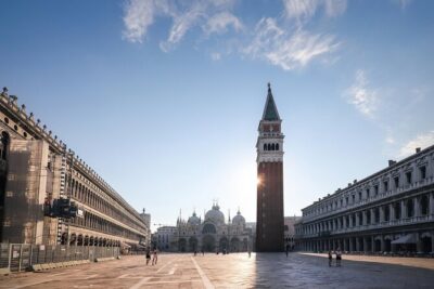 Venice 3,5 hrs tour: Doge's Palace, St Mark's and Hidden Gems - Meeting at Giardini Reali and the Piazza San Marco setup
