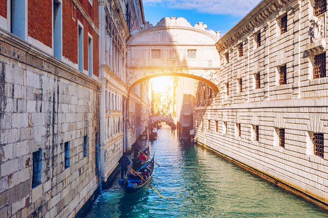 Venice 3,5 hrs tour: Doge's Palace, St Mark's and Hidden Gems - Bridge of Sighs: how a short crossing becomes emotional