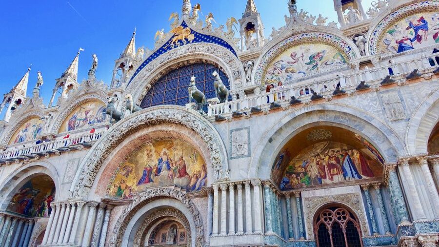 Venice: 4-Hour City Tour with Doge's Palace & Basilica Visit - Santa Maria Formosa Square: a bigger Venice square than you expect