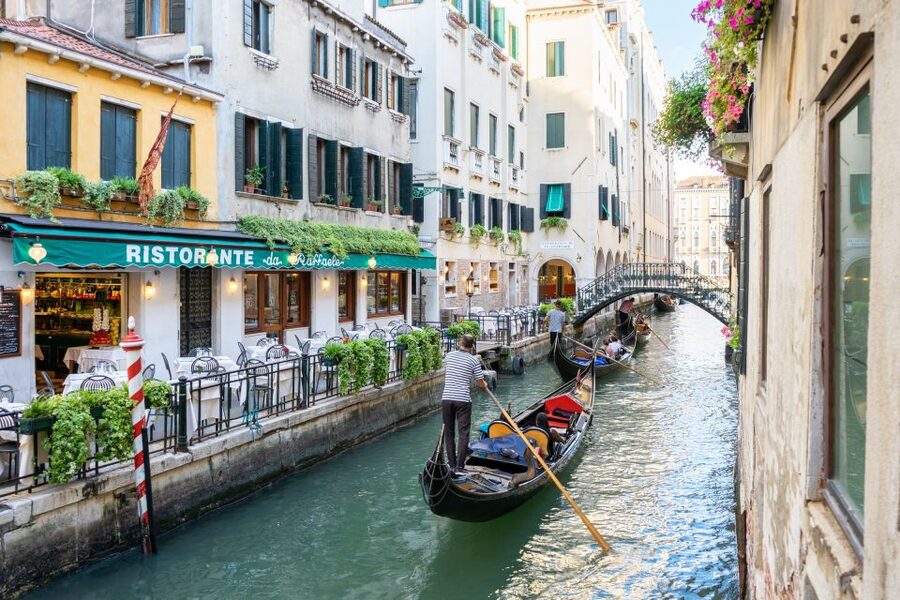 Venice: Basilica and Doge's Palace Tour with Gondola Ride - Why this Venice combo makes sense in real life