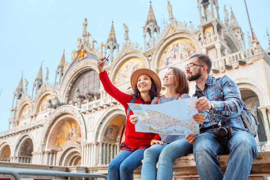 Venice: Basilica and Doge's Palace Tour with Gondola Ride - Doge’s Palace and the Bridge of Sighs: the political story behind the glamour