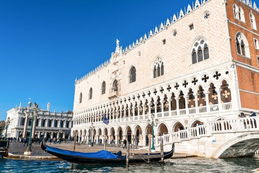 Venice: Basilica+ Doge's Palace+ Lagoon Islands-Guided Tour - Burano and Its Canals: Lace Traditions and Color You Can Photograph