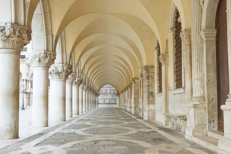 Venice: City Pass with Museums including Doge's Palace - Murano glass and Burano lace: the islands inside your museum plan