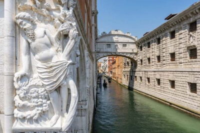 Venice: Doge Palace Guided Tour & Secret Itineraries Option - Getting to the starting point and how the 1–1.5 hour pace feels