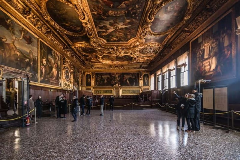 Venice: Doge Palace Guided Tour & Secret Itineraries Option - The Secret Itineraries option: what changes when you pick the darker route