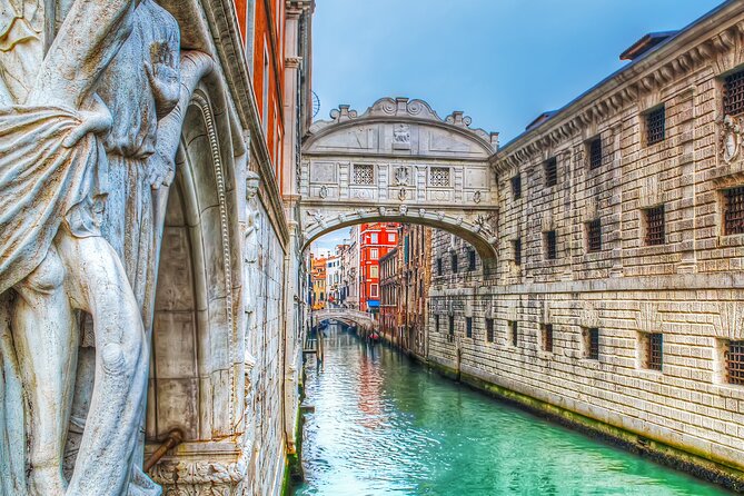 Venice: Doge's Palace and St. Mark's Basilica Fast Access Tour - Bridge of Sighs: short crossing, big mood