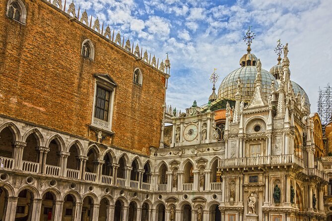 Venice: Doge's Palace and St. Mark's Basilica Fast Access Tour - Guides and headsets: hearing the story is half the win