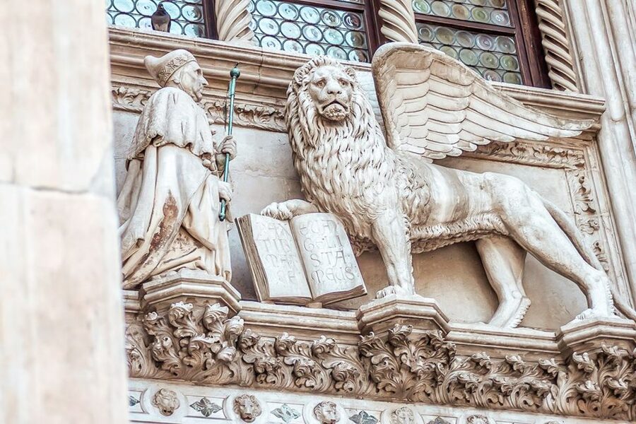 Venice: Doge's Palace and St. Mark's Basilica Tour - Getting Started: Meeting Point, Headsets, and the Crowd Reality