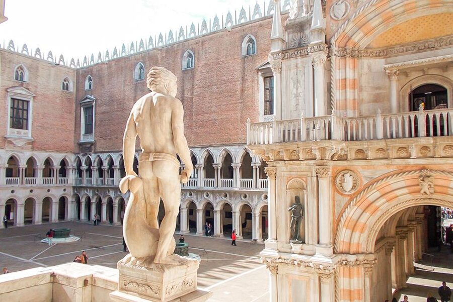 Venice: Doge's Palace and St. Mark's Basilica Tour - Crossing the Bridge of Sighs: Why That Name Still Hits