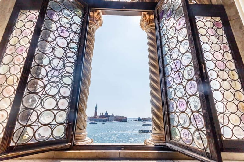 Venice: Doge's Palace and St Mark's Basilica Walking Tour - The Sala del Maggior Consiglio and the gold staircase details