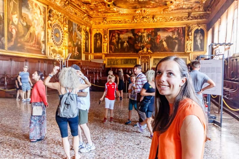 Venice: Doge's Palace and St Mark's Basilica Walking Tour - Bridge of Sighs and the prison: the dark turn you can’t skip