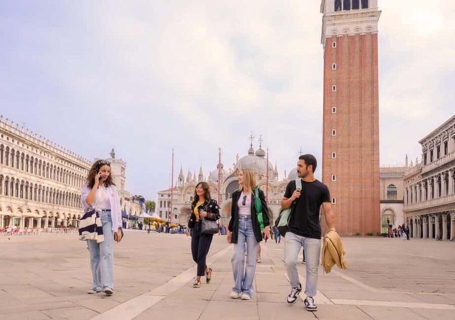 Venice: Doge's Palace and St Mark's Tour with Gondola Ride - Bridge of Sighs and the New Prisons sequence