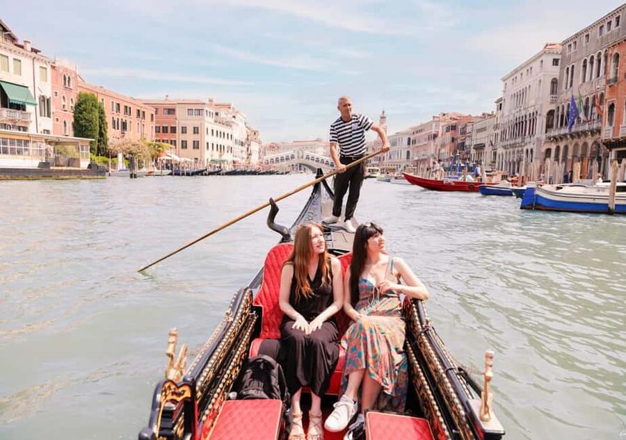 Venice: Doge's Palace and St Mark's Tour with Gondola Ride - Optional upgrade: Murano and Burano for glass and lace