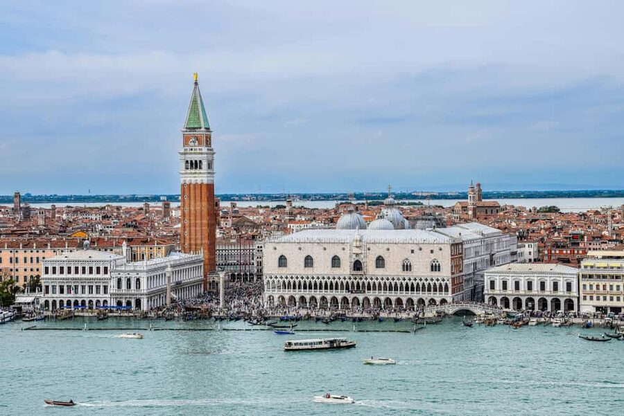 Venice: Doge's Palace, Bridge of Sighs, Prisons, Correr & Audioguides - Bridge of Sighs access: a highlight without extra ticket hunting