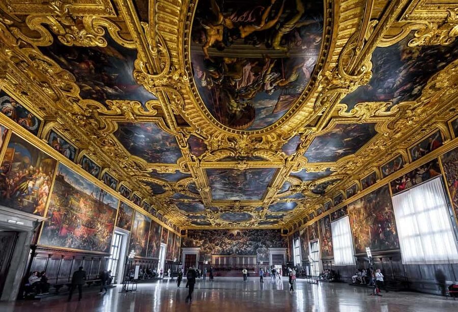 Venice: Doge's Palace Guided Tour with Optional Gondola Ride - Starting in St. Mark’s Square: how the tour sets you up fast
